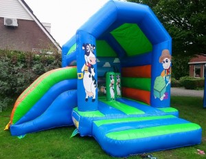 BOERDERIJ-SPRINGKUSSEN-LEMMER-JOURE-HEERENVEEN-SNEEK-MULTIPLAY-HUREN-BOER-KOE-KUSSEN-KOE-glijbaan