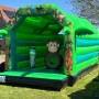 jungle-zoo-monkey-aap-dierentuin-speelbos-springkussen-huren-glijbaan-achter-groot-dak-getup-verhuur-scharsterbrug-joure-heerenveen-sneek-bolsward-makkum-workum-balk-lemmer