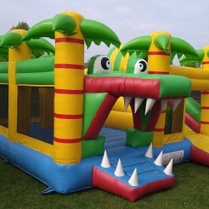 KROKODIL-MULTIPLAY-SPRINGKUSSEN-HUREN-LEMMER-JOURE-HEERENVEEN-SNEEK-GROU-AKKRUM-BOLSWARD-HUREN-getup-verhuur-scharsterbrug-friesland-JOURE