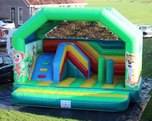 regenboog-jungle-bos-aap-tijger-springkussen-5x4-meter-getup-verhuur-joure-heerenveen-sneek-glijbaan-feest-glijden