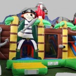 Piraat boot glijbaan multiplay springkussen luchtkussen verhuur huren heerenveen oudeschoot mildam voorzijde