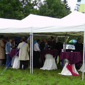 TENT-PARTY-PARTYTENT-HUREN-VERHUUR-LEMMER-JOURE-HEERENVEEN-SNEEK-GROU-AKKRUM-BOLSWARD-HUREN-getup-verhuur-scharsterbrug-friesland-scharniertent-scharnier-enschede-sulis-foldicap-popup