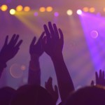live band coverband feestband boeken podium tent zaal groot klein feest party muziek podium microfoon zalen tenten movinghead raylight rookmachine showlicht huren verhuur getup friesland