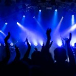 live bands coverband feestband rockband bandje boeken inhuren lichtshow geluidsset muziek party feest podium microfoon zalen tenten movinghead raylight rookmachine showlicht monitoring huren verhuur getup friesland