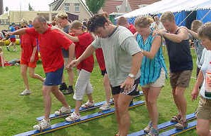 skilatten zeskamp meerkamp team teambuidling familie buurt wedstrijd competitie spelen huren verhuur friesland heerenveen leeuwarden bolsward sneek joure lemmer wolvega drachten
