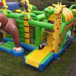 springkussen aap muliplay getup verhuur scharsterbrug joure heerenveen verhuur huren luchtkussen inflatable springkussen friesland akkrum sneek