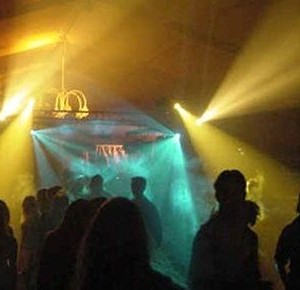 DRIVE-IN-SHOWS-LICHT-GELUID-VERHUUR-KARAOKE-GETUP-VERHUUR-BANDVERSTERKING-JOURE-SNEEK-LEMMER-HEERENVEEN-FRIESLAND-GORREDIJK-PODIUM-MUZIEK-FEESTTENT-DORPSFEEST-EVENTS-GETUP joure scharsterbrug lemmer makkum drachten heerenveen wolvega friesland sneek bolsward wommels grou akkrum workum franeker leeuwarden
