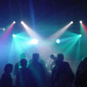 DRIVE-IN-SHOW-LICHT-GELUID-VERHUUR-KARAOKE-GETUP-VERHUUR-BANDVERSTERKING-JOURE-SNEEK-LEMMER-HEERENVEEN-FRIESLAND-GORREDIJK-PODIUM-MUZIEK joure scharsterbrug lemmer makkum drachten heerenveen wolvega friesland sneek bolsward wommels grou akkrum workum franeker leeuwarden