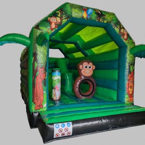 jungle zoo monkey aap dierentuin speelbos springkussen huren glijbaan achter groot dak getup verhuur scharsterbrug joure heerenveen sneek